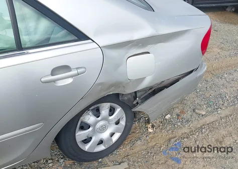 2004 Toyota Camry Le z USA, uszkodzony, nr VIN 4T1BE30K64U935692